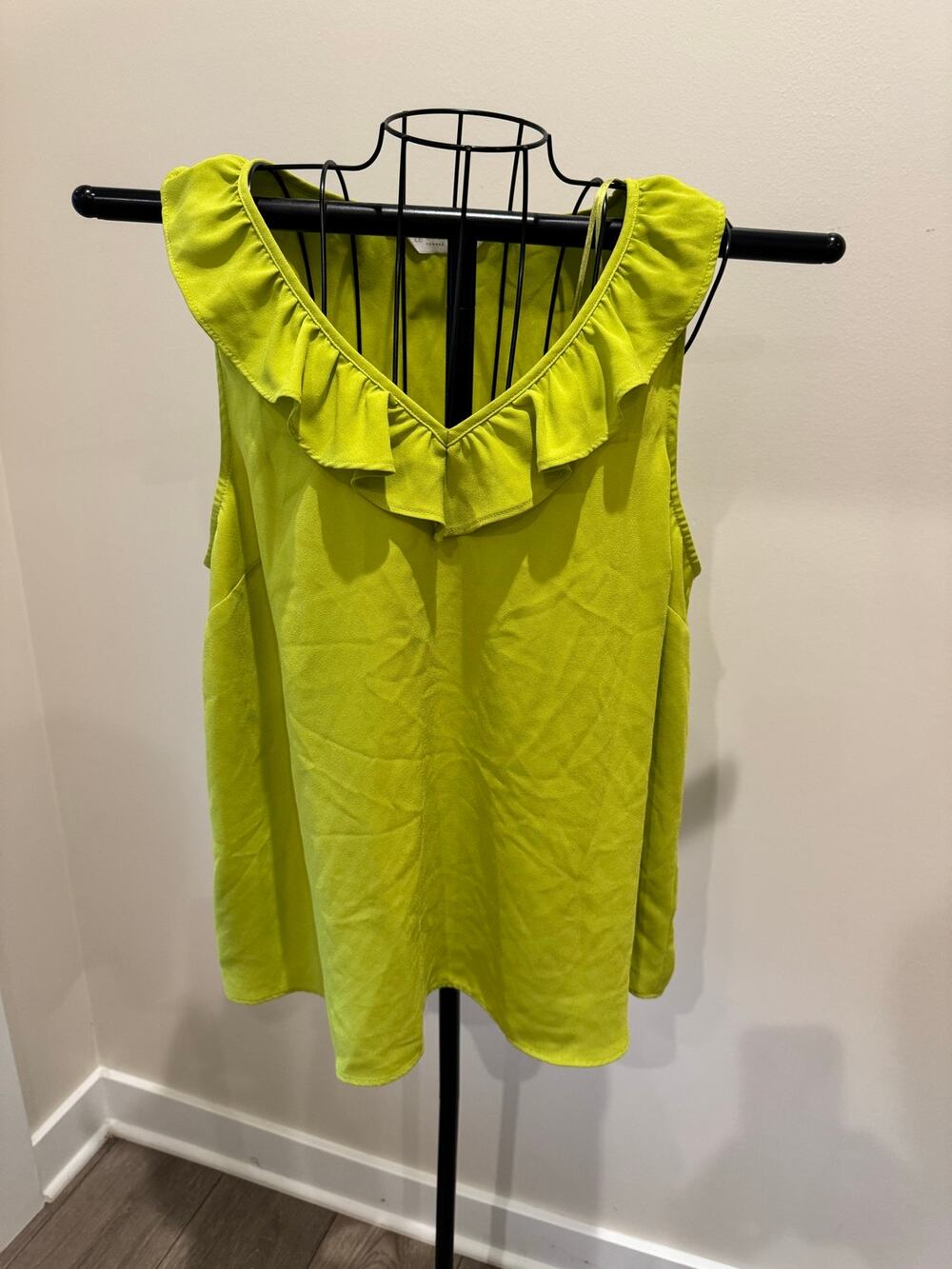 LC Lauren Conrad Perfect Lime Ruffle V-Neck Sleeveless Blouse Women’s Large
